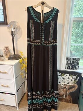 Monoreno Embroidered Maxi Dress